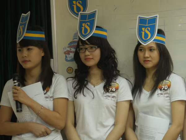 Đi thi tài sắc nói về… hàng rong
