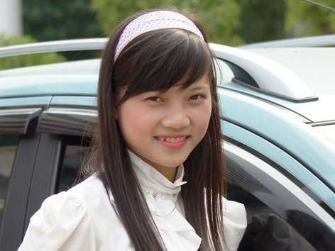 Hai thiếu nữ xinh đẹp mong kết bạn với lính