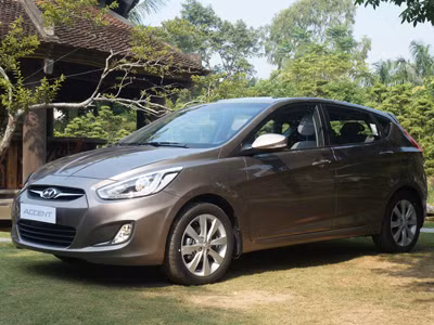 Hyundai Accent 5 cửa ra mắt đối đầu Ford Fiesta