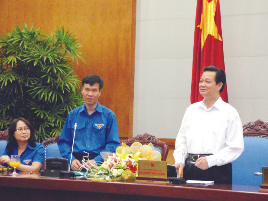 Thủ tướng Nguyễn Tấn Dũng và Bí thư thứ nhất T.Ư Đoàn Võ Văn Thưởng, Bí thư Thường trực T.Ư Đoàn Lâm Phương Thanh tại buổi làm việc - Ảnh: Trí Đường