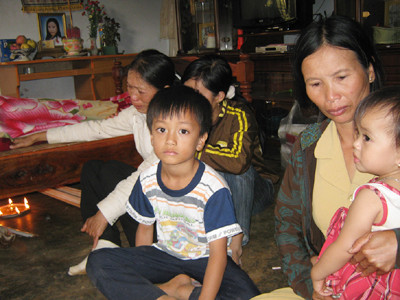 Chỉ trong vài tháng, 2 con anh Hậu chị Phúc mất cả bố lẫn mẹ