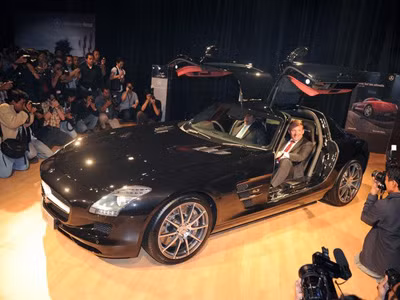 Brabus độ Mercedes SLS AMG đen tuyền