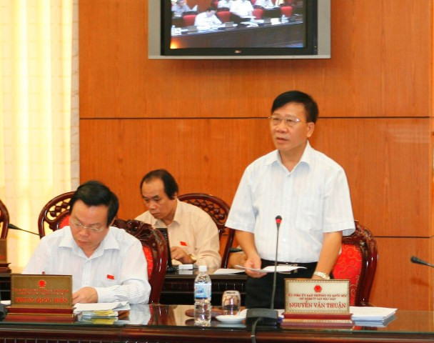 Có nên hạn chế tuyển Việt kiều làm viên chức?