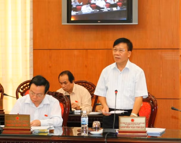 Có nên hạn chế tuyển Việt kiều làm viên chức?