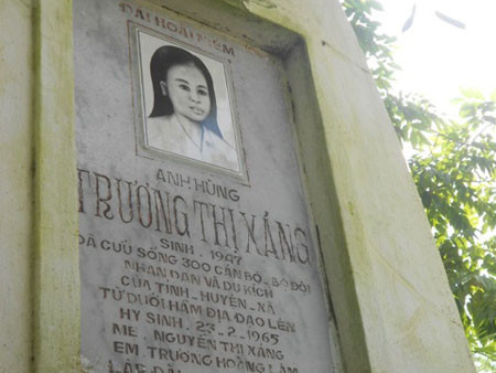 Cô gái trẻ quên mình cứu 300 người