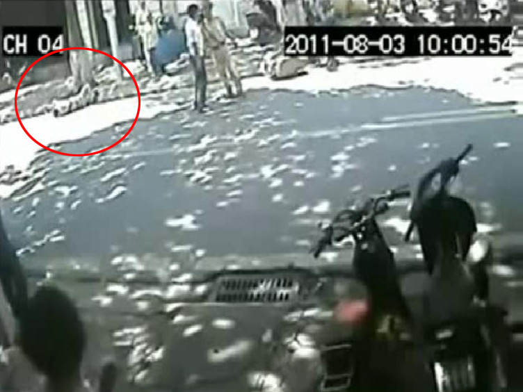 Người vi phạm đâm vào CSGT