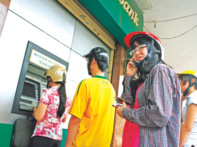 Máy ATM lại nghẽn dịp Tết?