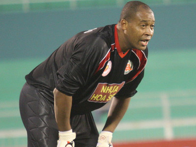 Sử dụng cầu thủ nhập tịch: Chơi dao