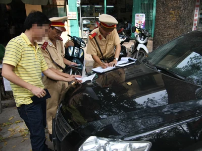 Phạt lỗi không sang tên đổi chủ: Không bắt dân đem hộ khẩu ra đường