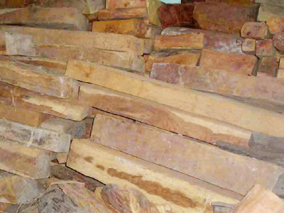 Số gỗ kiểm lâm Kbang thu giữ cất trong kho Ảnh: HK