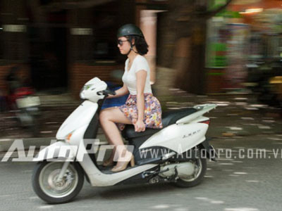 Những 'lỗi' cơ bản của chị em khi đi xe