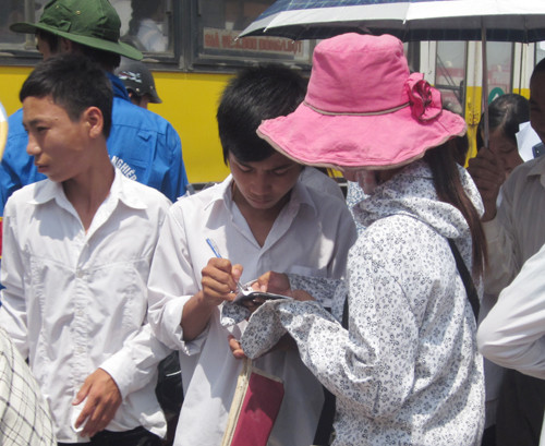 Giả danh bán tăm tre nhân đạo lừa thí sinh