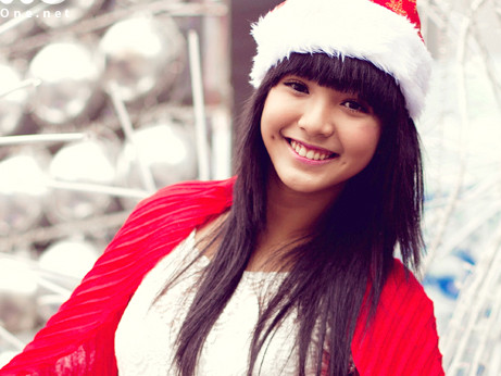 'Công chúa tuyết' Bảo Trân sáng bừng một góc phố