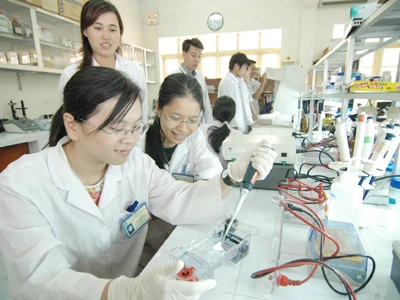 Hệ vừa học vừa làm vẫn quan trọng trong đào tạo nguồn nhân lực Ảnh minh họa của Hồng Vĩnh