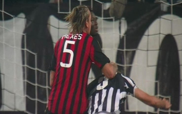 Mexes lĩnh án bị cấm 4 trận vì đấm Chiellini