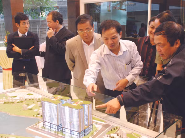 Nhiều DN bất động sản không dám nghĩ tới thưởng Tết vì còn nợ lương nhân viên (ảnh minh họa)