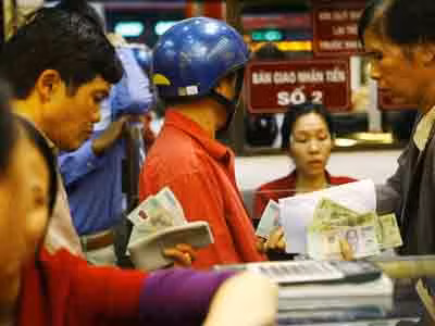 Đổ xô mua vàng nhẫn cuối năm: Mỗi nơi một giá!