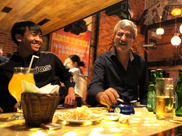 HLV Calisto bất ngờ trở lại ... Việt Nam