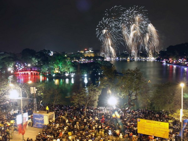 Hà Nội đón năm mới 2014: Linh thiêng và hào hoa