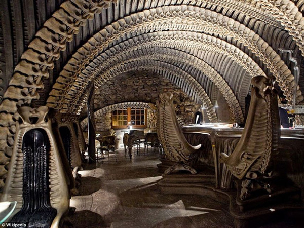 Những quán bar kì dị nhất thế giới