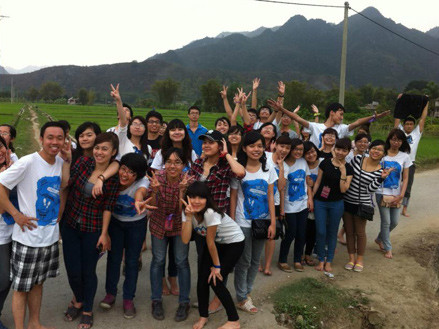 Sinh viên đi tour miễn phí cho khách nước ngoài