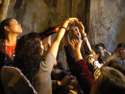 Cân nhắc với giá nhiều dịch vụ ở lễ hội chùa Hương