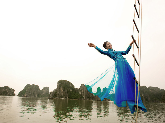 Thùy Dung, Ngọc Hân thả dáng tại Hạ Long