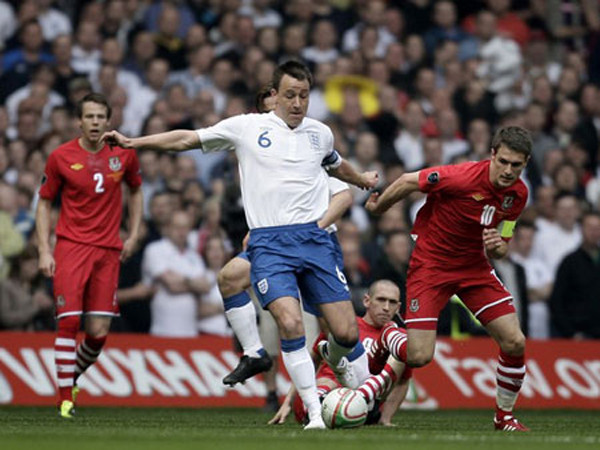 Loạn chuyện hậu trường tuyển Anh