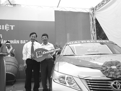 Agribank trao thưởng khách hàng trúng xe hơi 1,2 tỷ