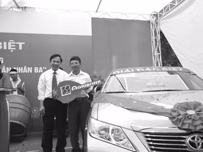 Agribank trao thưởng khách hàng trúng xe hơi 1,2 tỷ