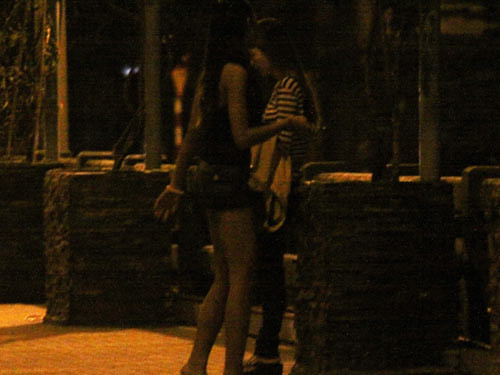 Tủi phận ‘bướm đêm’