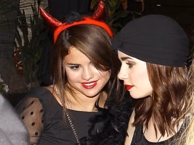 Selena Gomez ‘cắm sừng’ đón sinh nhật tuổi 21