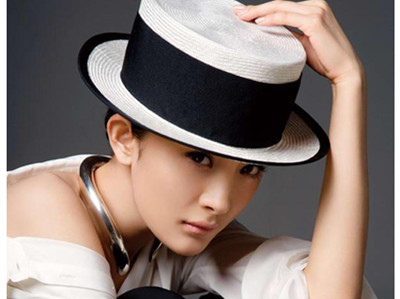 Dương Mịch giả trai nhưng vẫn gợi cảm