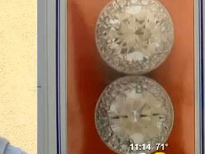 Bán nhầm hoa tai kim cương cho hàng đồ cũ