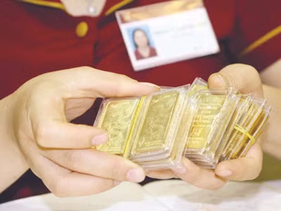 Giá vàng trong nước cao hơn thế giới gần 4 triệu đồng/lượng