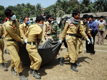 Thi thể của các sỹ quan cấp cao bị vứt xuống cống hoặc chôn dưới các ngôi mộ sơ sài năm 2009