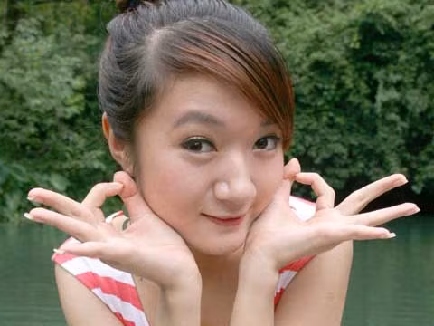 Tràng An xanh trong mắt em xanh