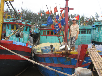 Ngư dân đang tự mò giữa biển