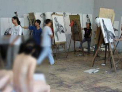 Đi xem vẽ tranh khỏa thân