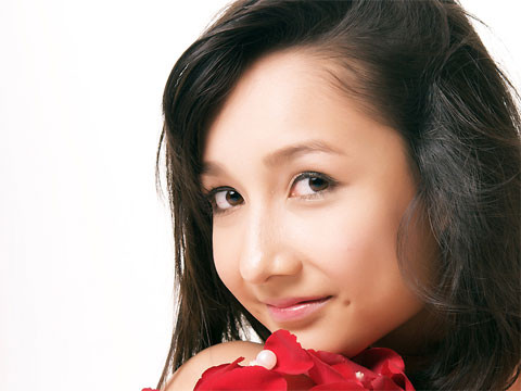 Anna Trương chính thức bước chân vào showbiz