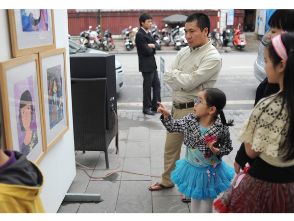 Nhạc jazz xuống đường cùng tranh 'người lớn'