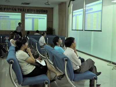 VN-Index vượt qua 480 điểm