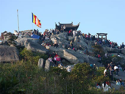 Giây phút sinh tử của chàng trai rơi xuống vực Yên Tử