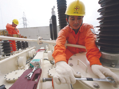 Chưa giảm giá điện vì khoản lỗ của EVN
