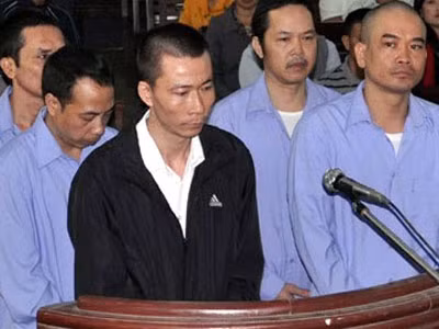 Đào mộ lấy hộp sọ đòi chuộc 300 triệu đồng