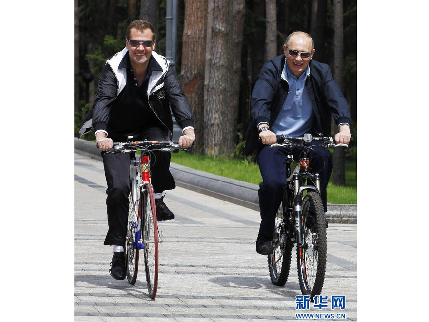 Khi 'quan lớn' đi xe đạp