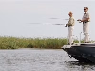 Bộ đôi quyền lực nước Nga cùng nhau câu cá