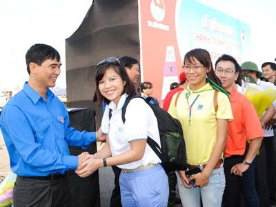 Doanh nhân ra biển, sinh viên ra đảo