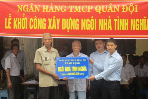 Tặng nhà tình nghĩa cho thương binh
