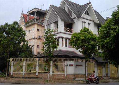 Biệt thự hạng sang tiếp tục rớt giá